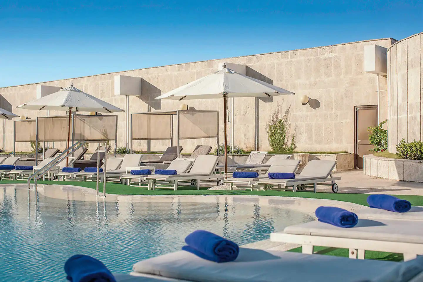 Meliá Cohiba Pool