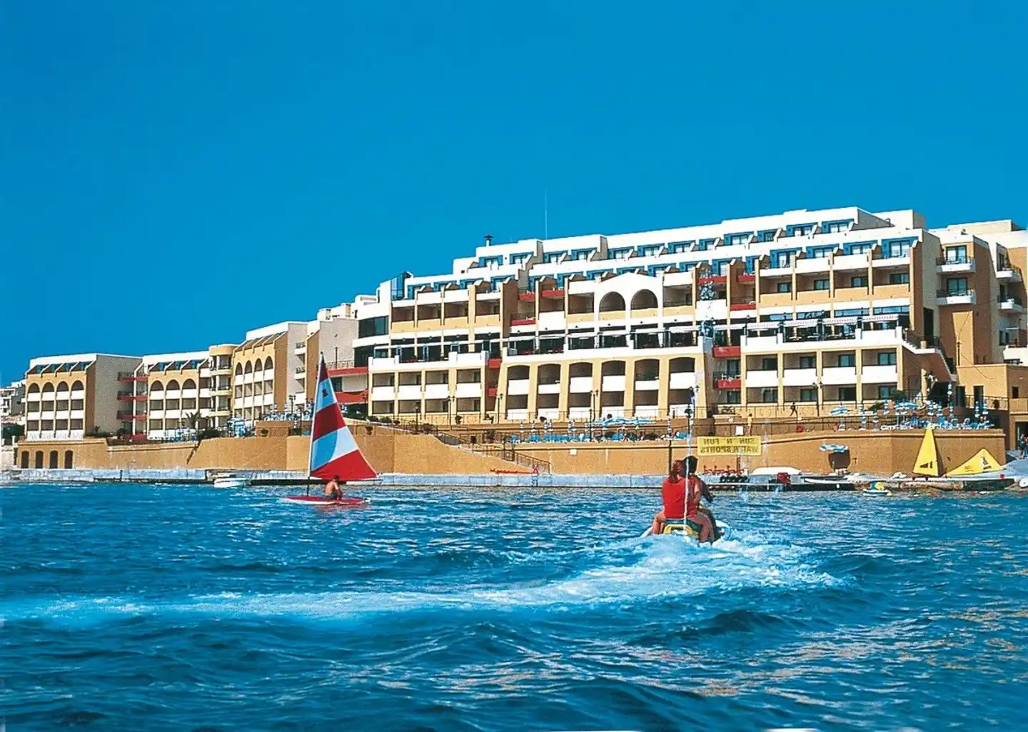Verdi St. George's Bay Marina Aussenansicht