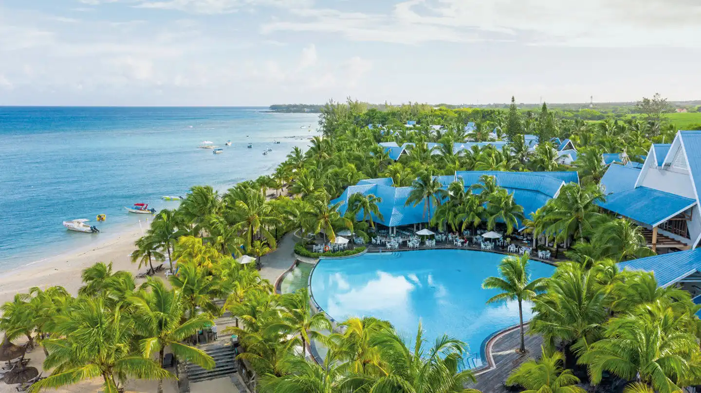 Victoria Beachcomber Resort & Spa Pool