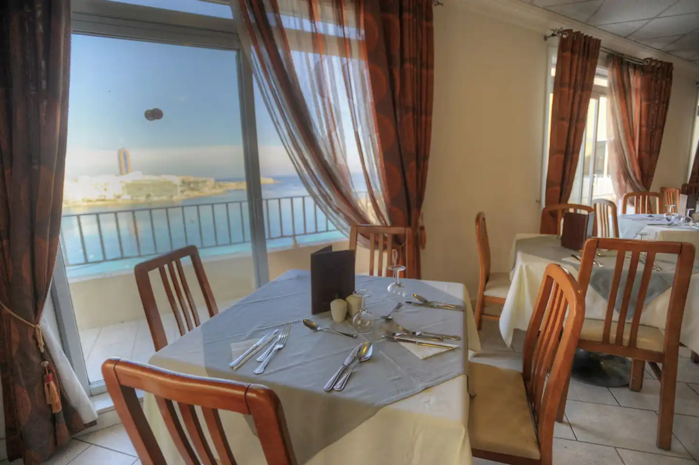 Plaza Regency Hotel Wohnbeispiel