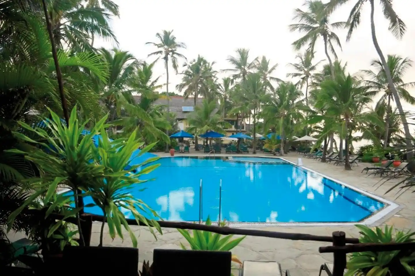 Bahari Beach Hotel Pool
