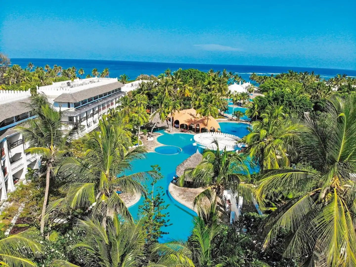 Southern Palms Beach Resort Aussenansicht