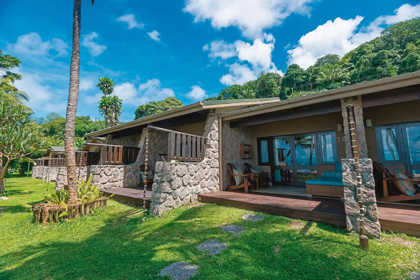 Coco de Mer & Black Parrot Suites Aussenansicht