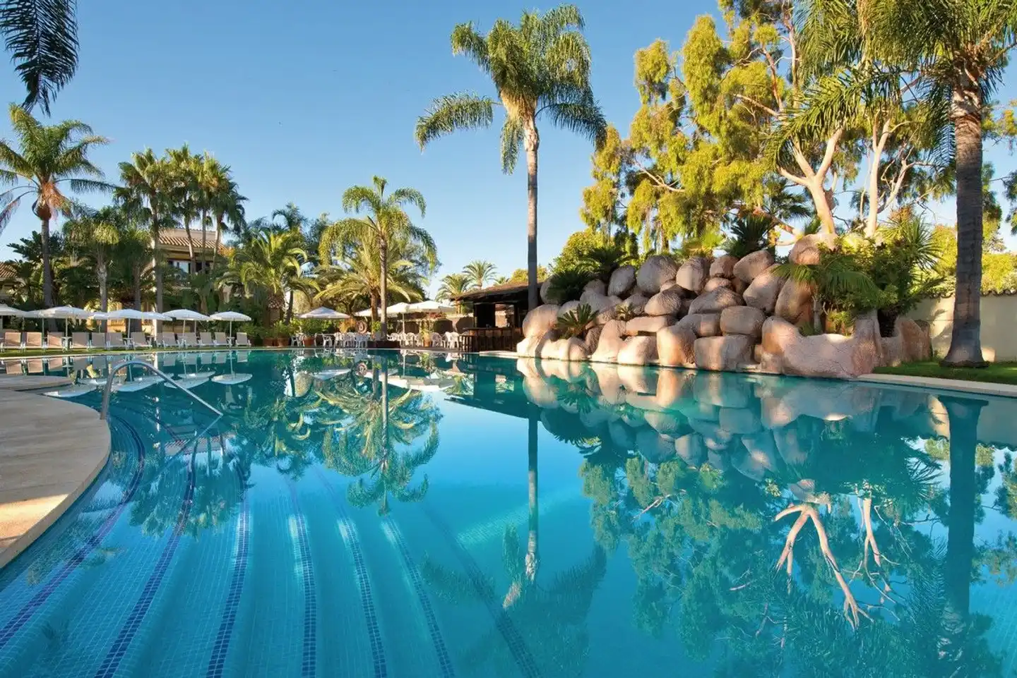 BlueBay Banús Pool