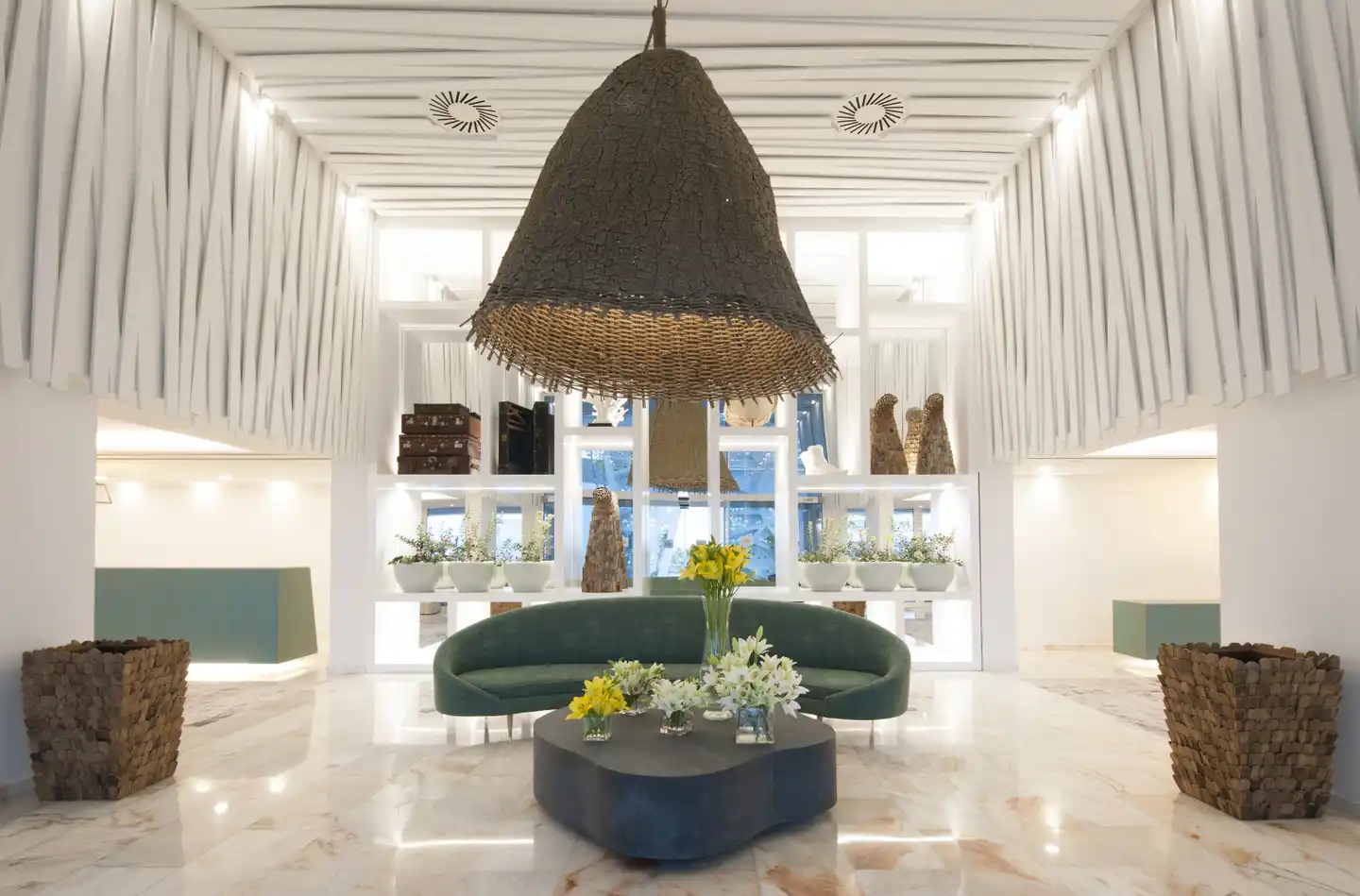 Alto Lido Lobby