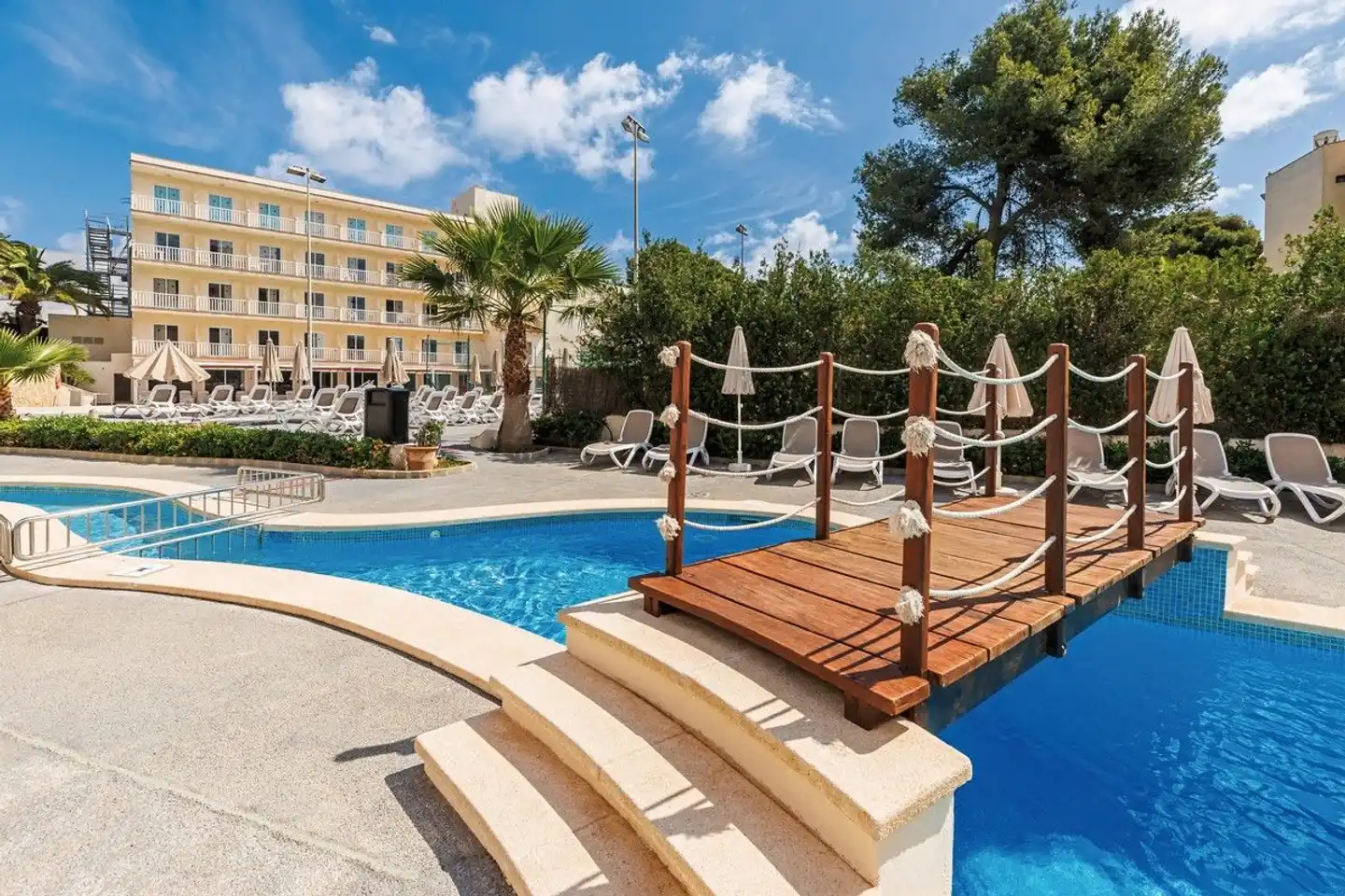 O7 Cala Ratjada Pool