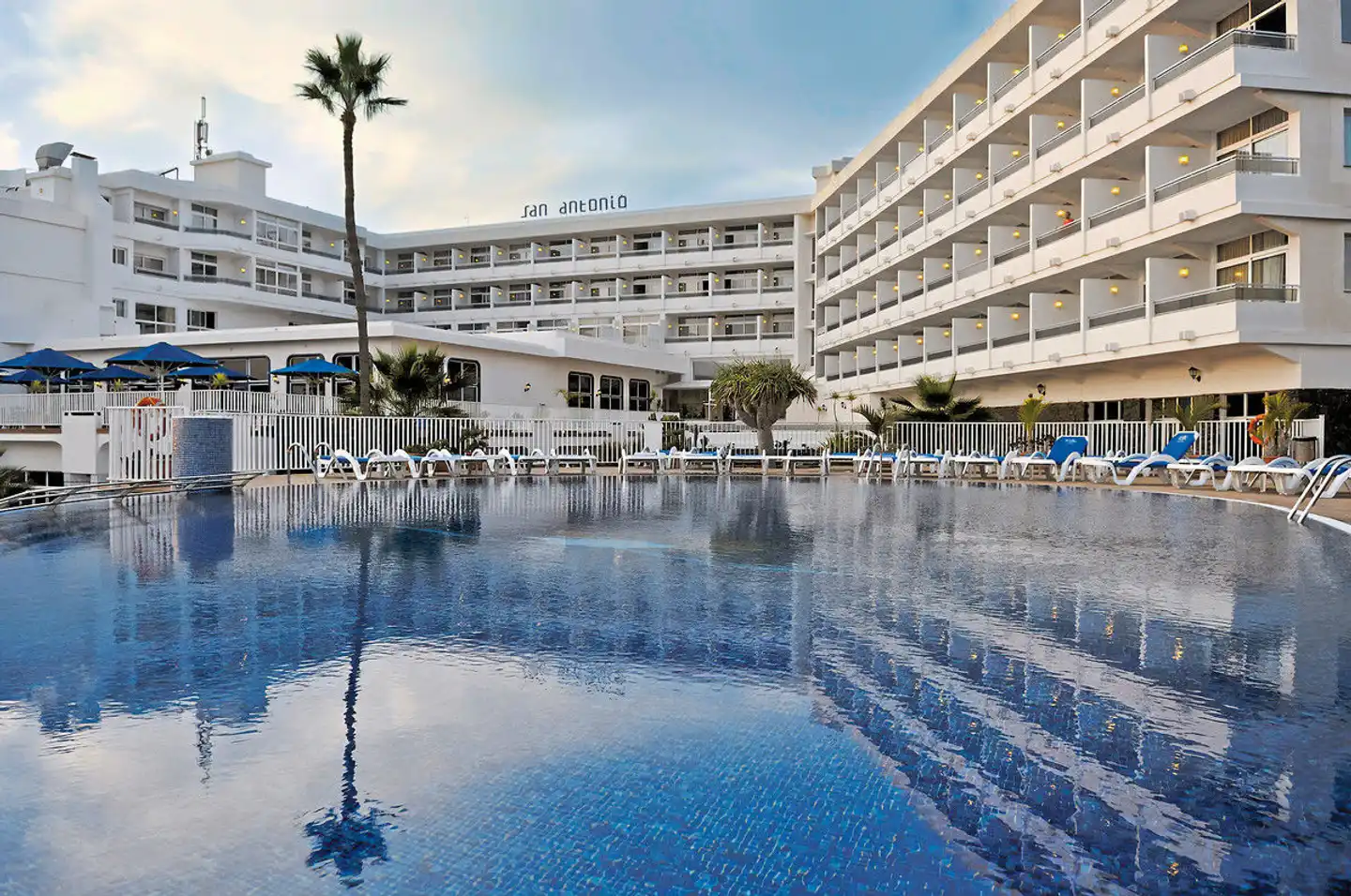 VIK hotel San Antonio Pool