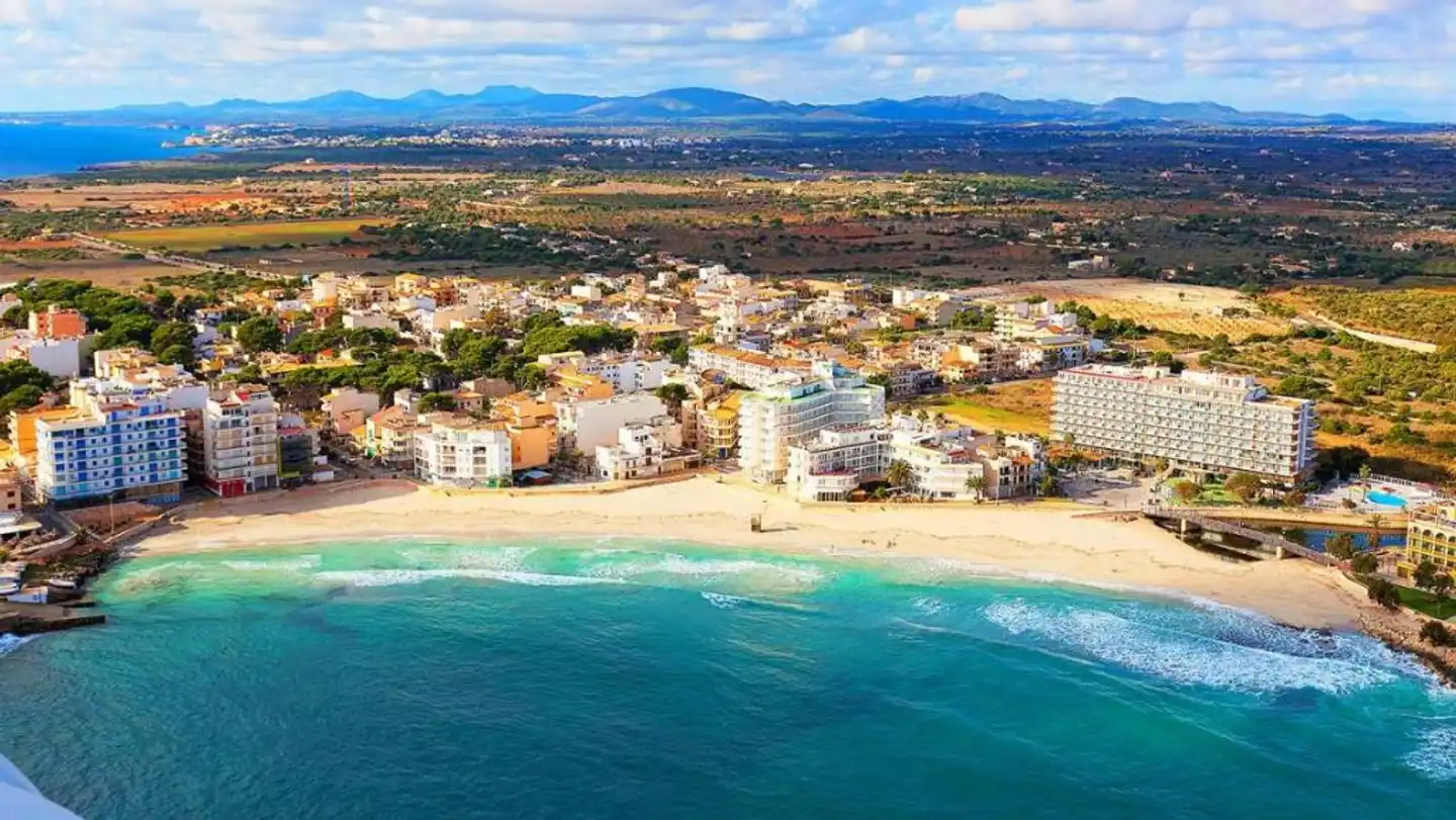 O7 Colombo in S'illot  Mallorca Strand