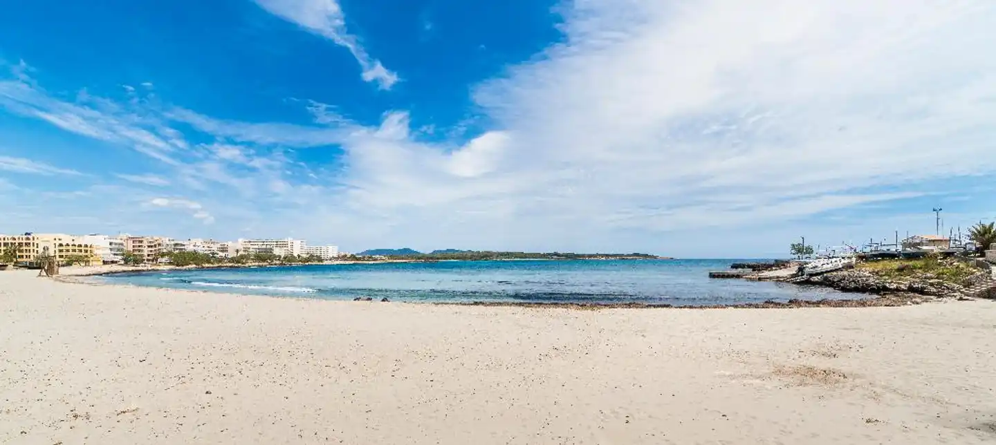 O7 Colombo in S'illot  Mallorca Strand