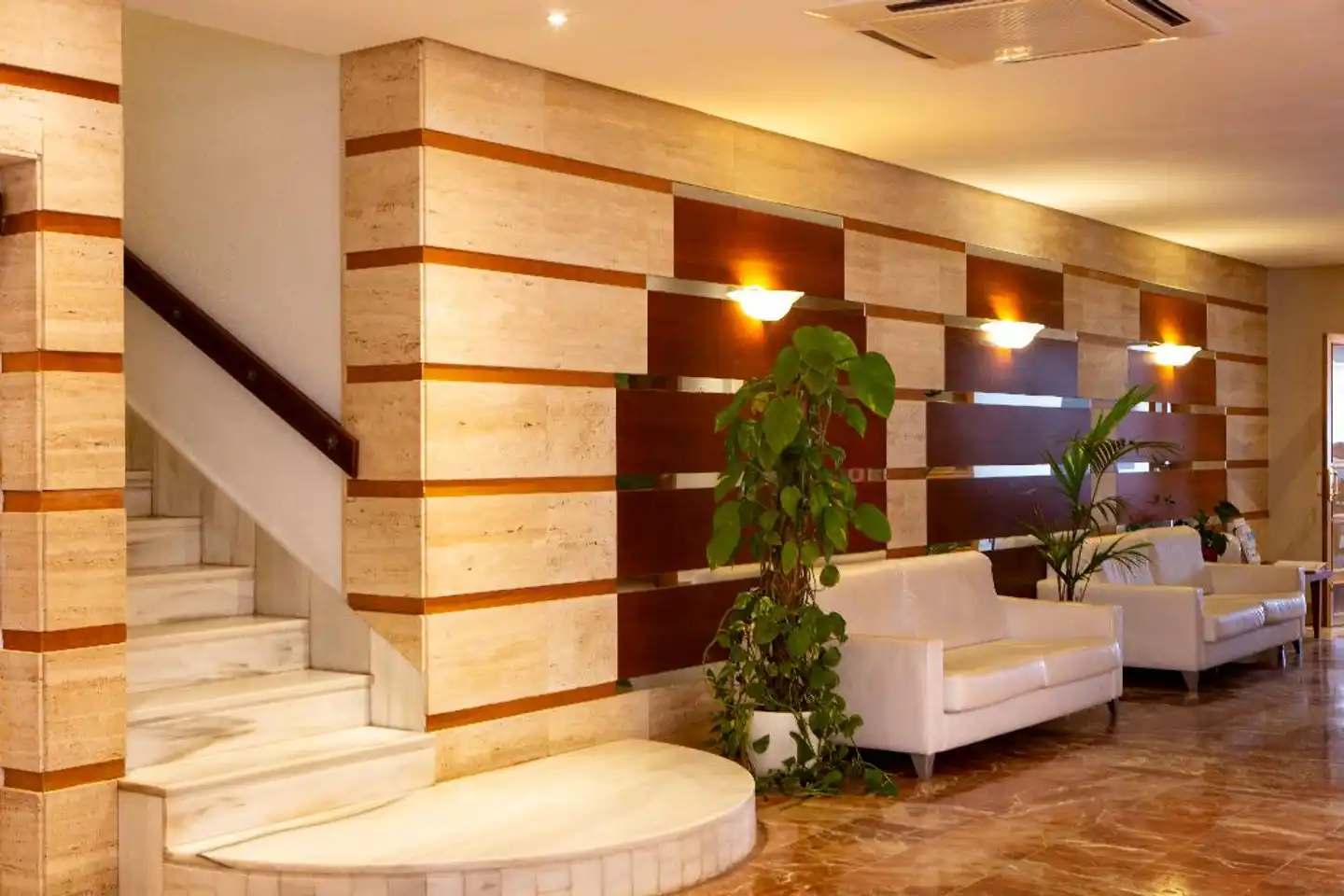 O7 Colombo in S'illot  Mallorca Lobby