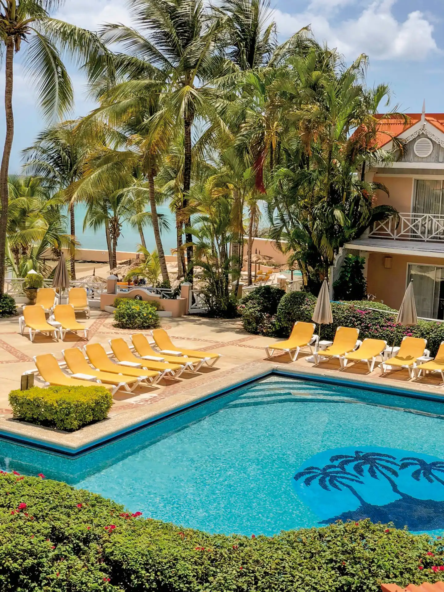 Coco Reef Resort & Spa Pool