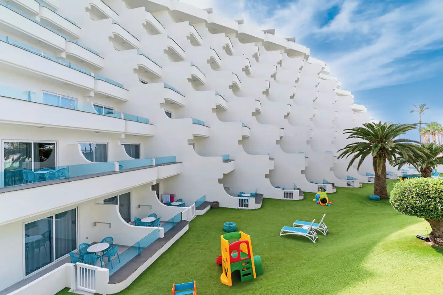 HOVIMA La Pinta Beachfront Family Hotel Modellaufnahme
