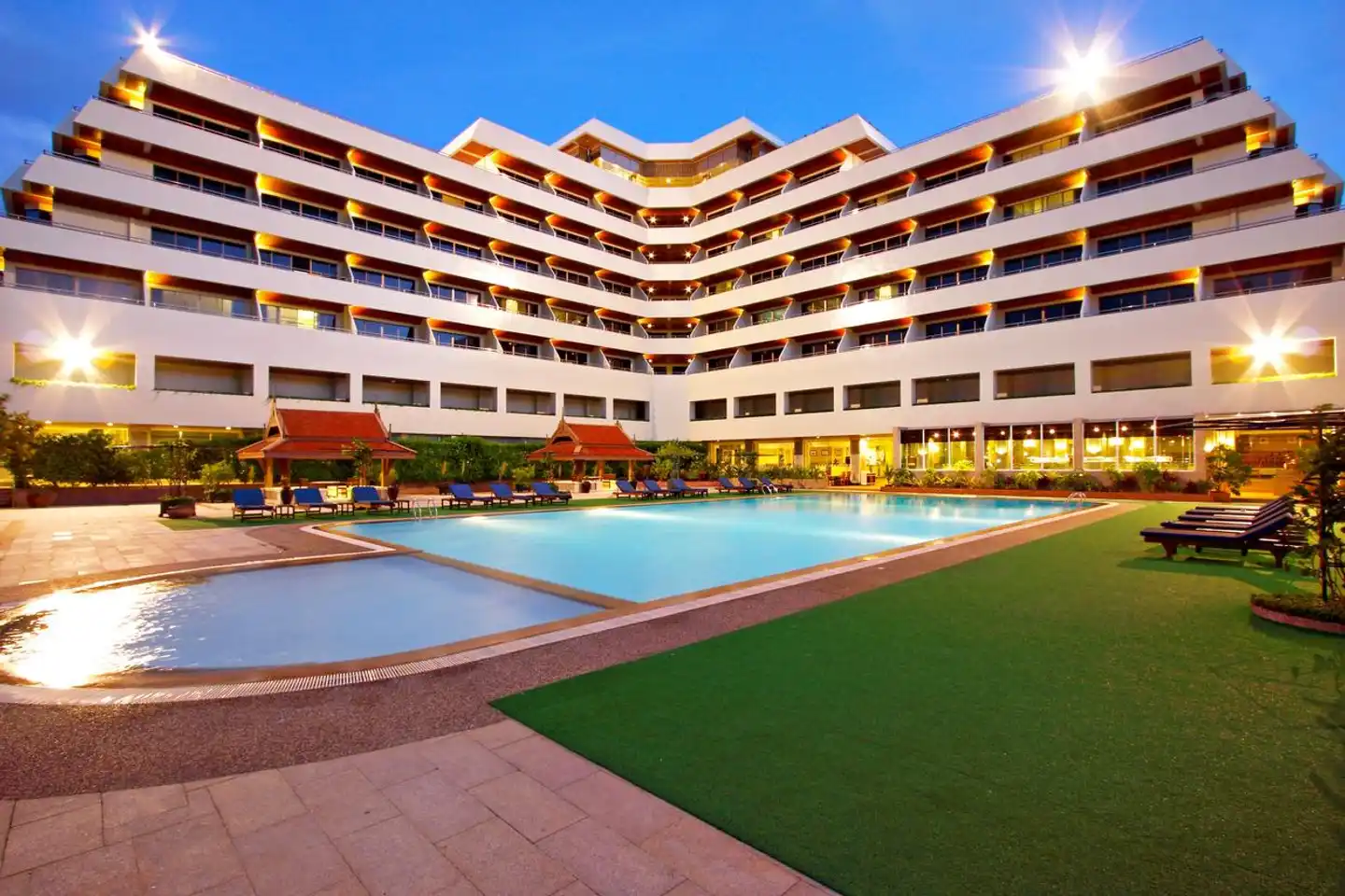 Patong Resort Pool
