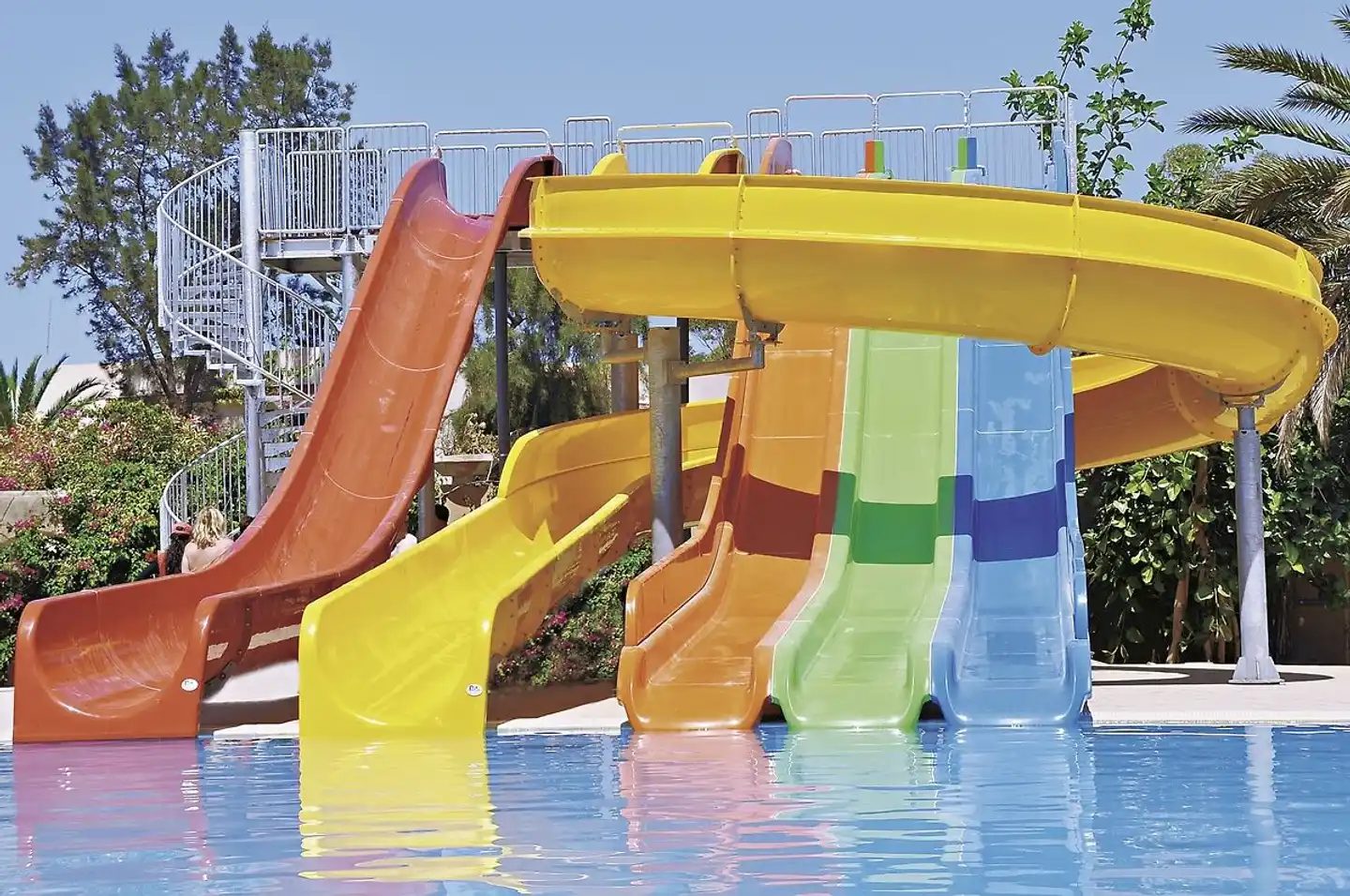 Riviera Pool