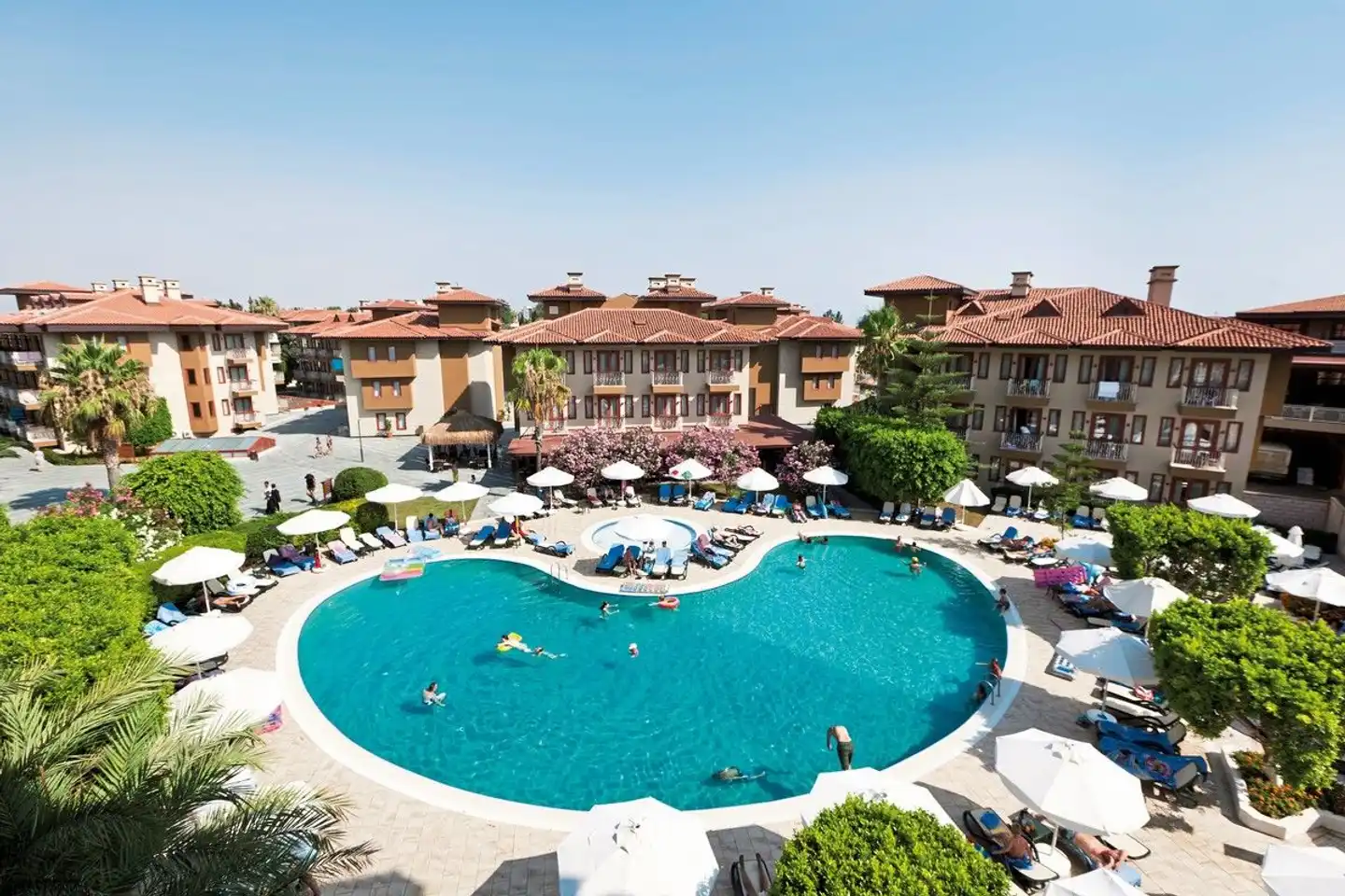 Club Grand Side Pool