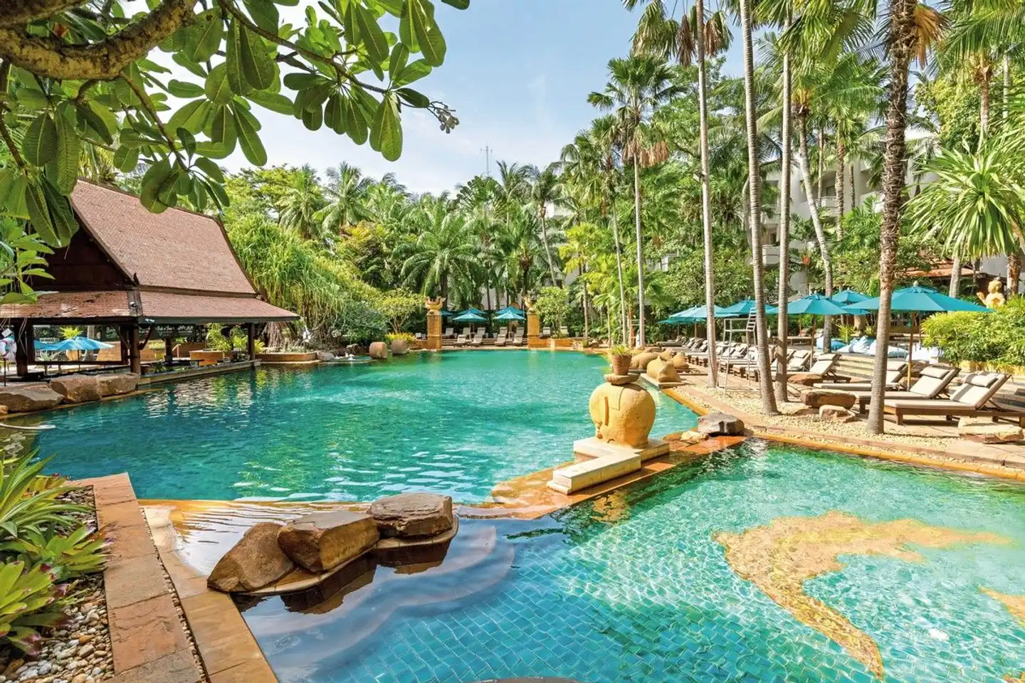 Avani Pattaya Resort Pool