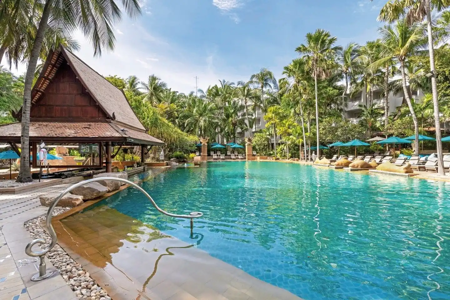 Avani Pattaya Resort Pool