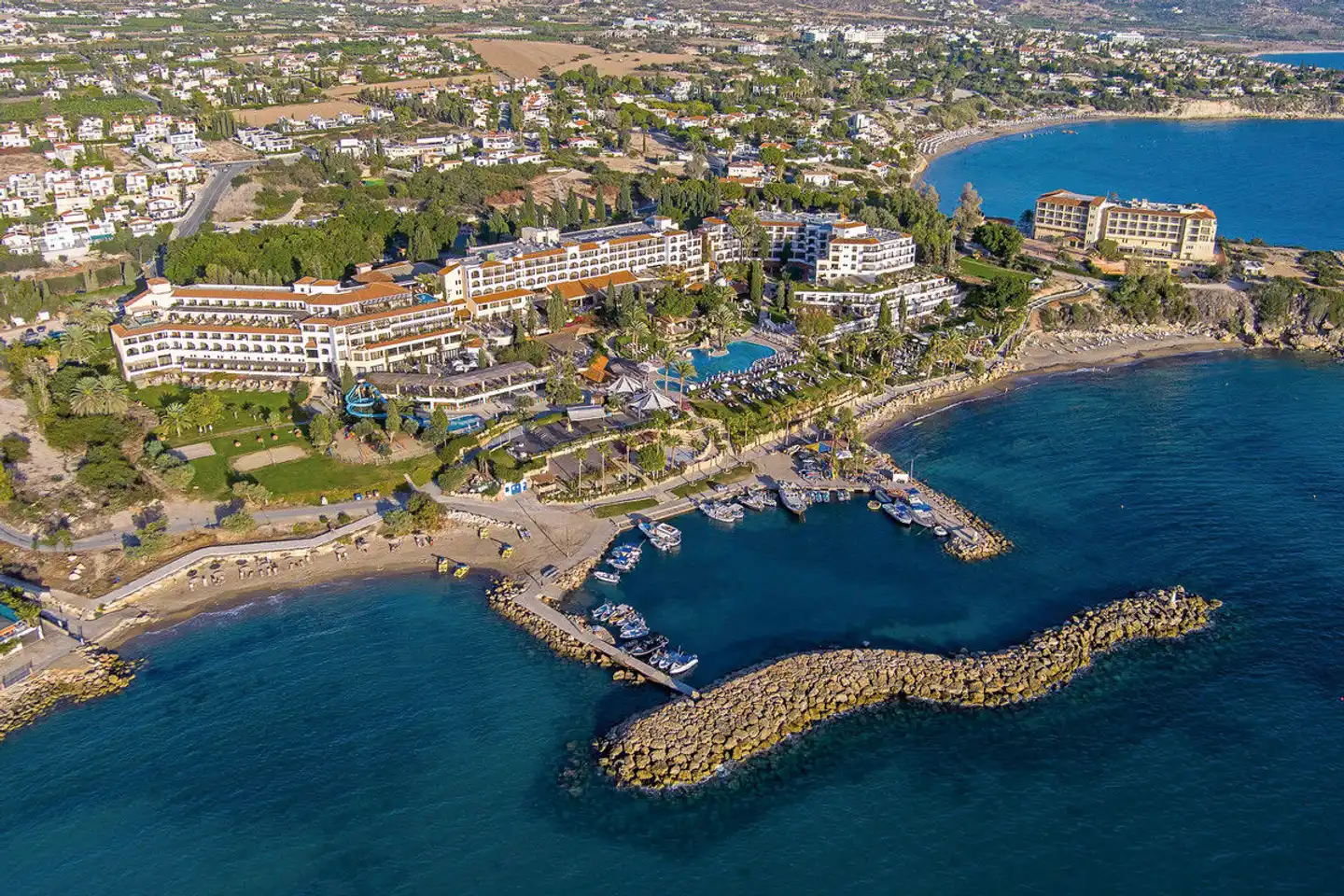 Coral Beach Hotel & Resort Aussenansicht