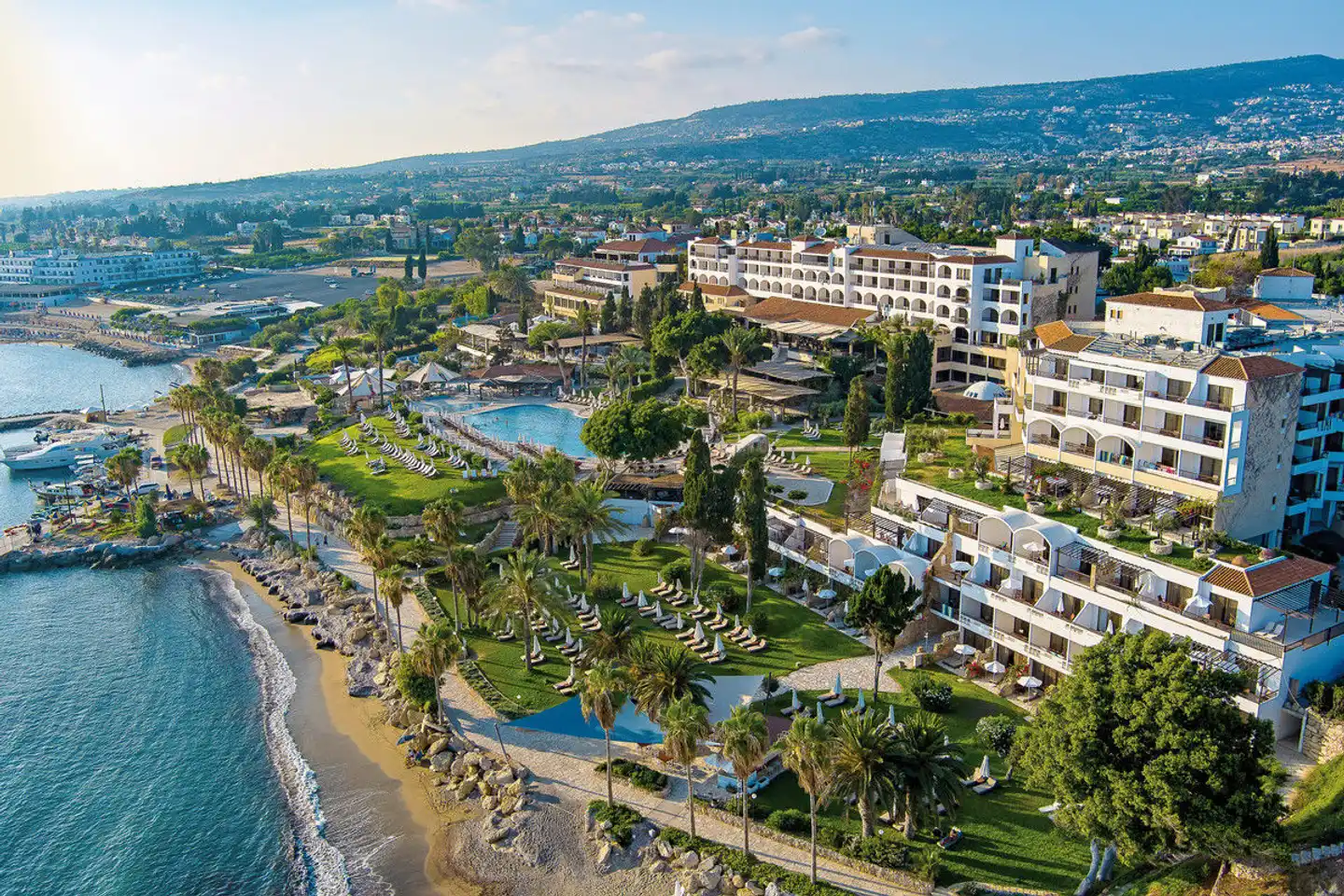 Coral Beach Hotel & Resort Aussenansicht
