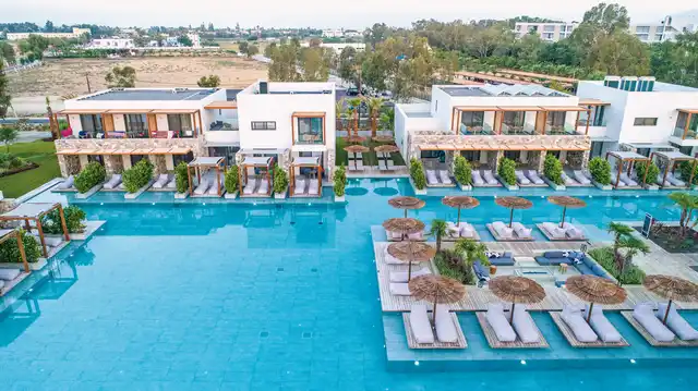 Caravia Beach Hotel Pool