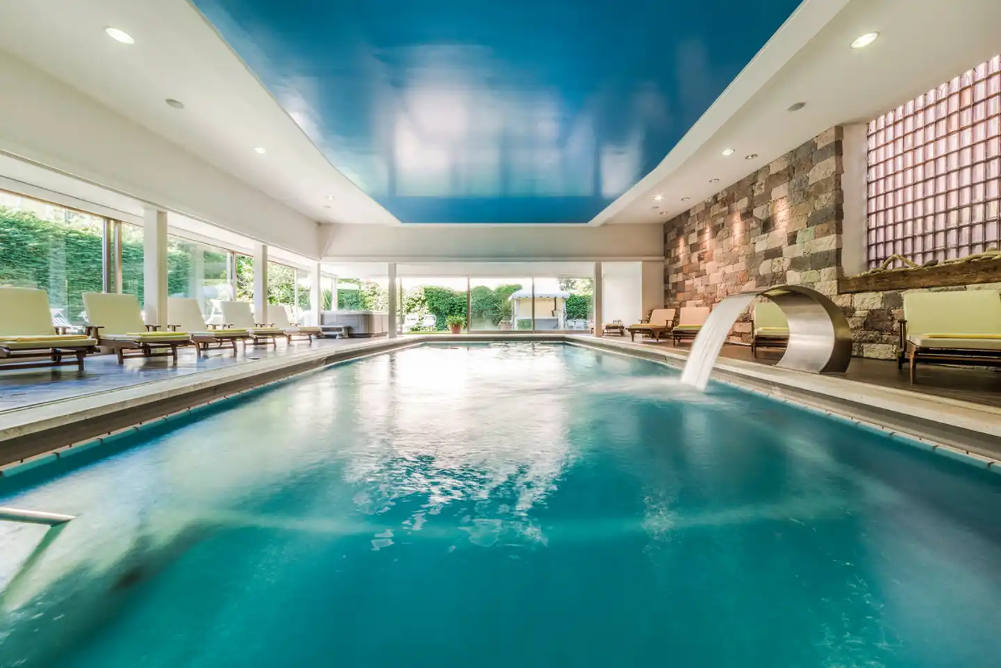 Adria Hallenbad