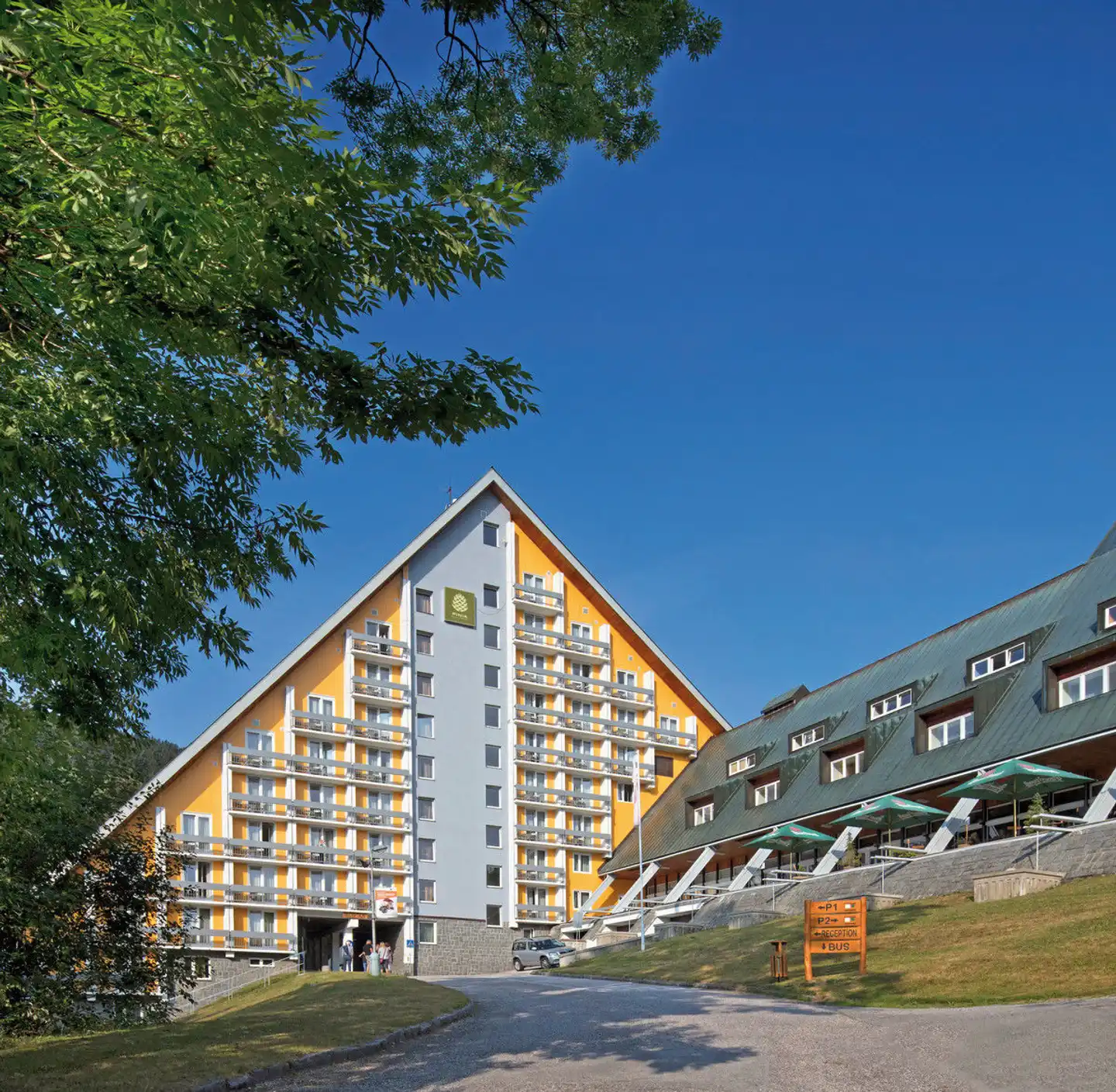 Pinia Hotel & Resort Aussenansicht
