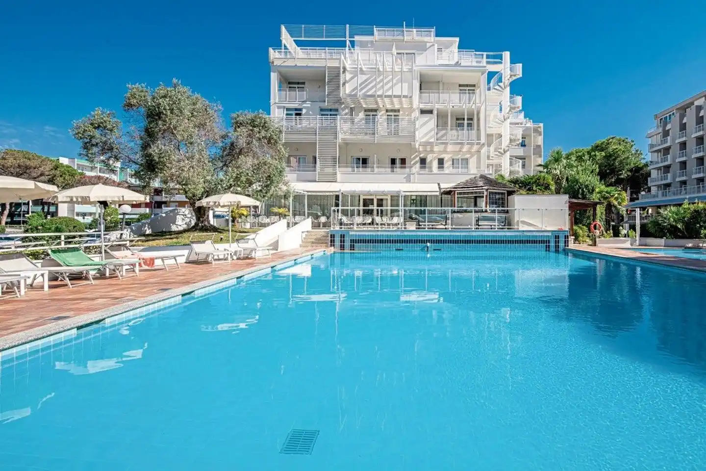 Bembo Pool