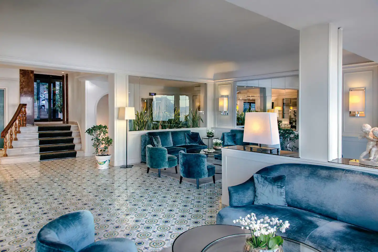 BW Signature Collection Hotel Paradiso Lobby