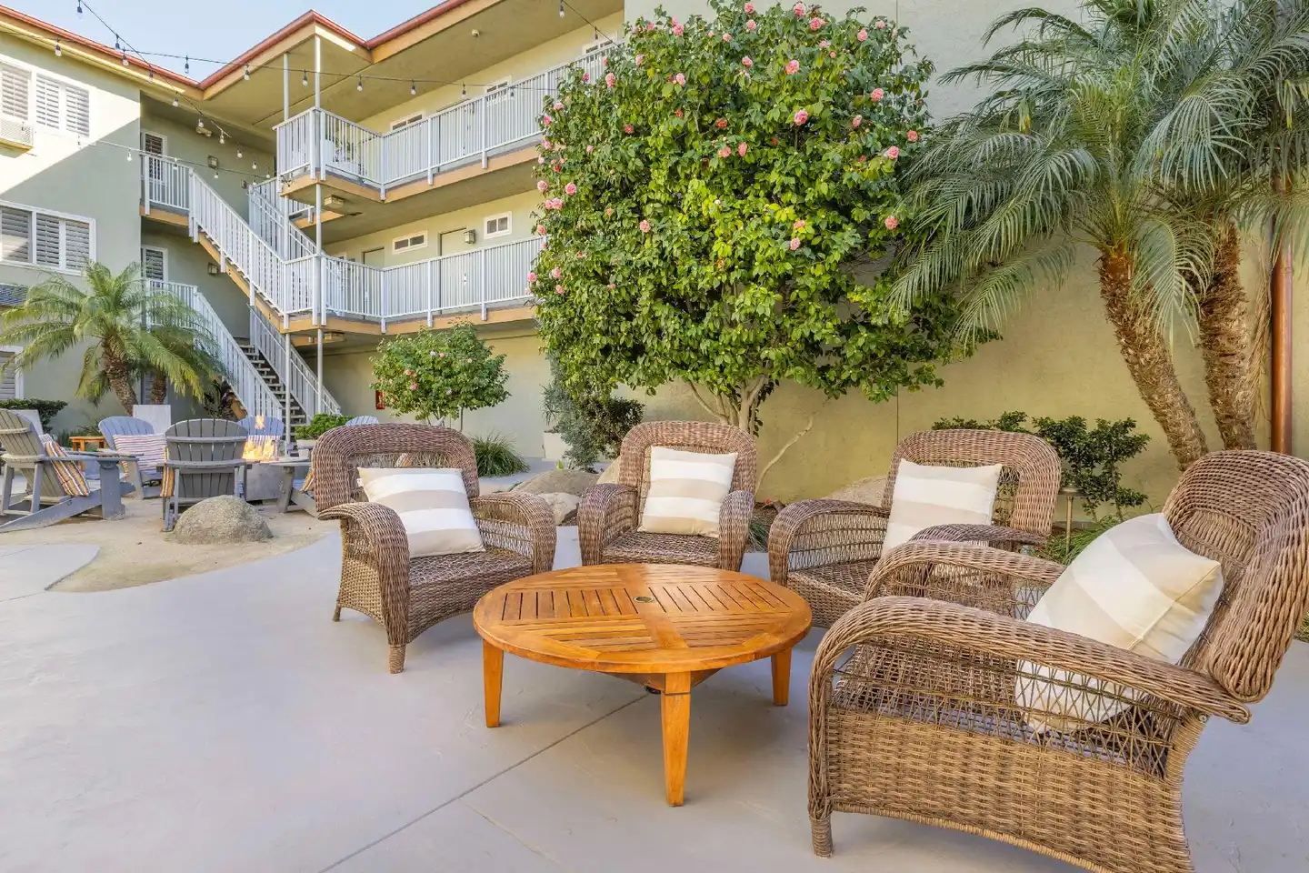 Best Western Plus Beach View Lodge Terrasse