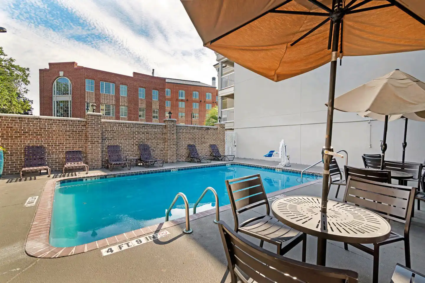Best Western Plus Savanna Historic District Hallenbad