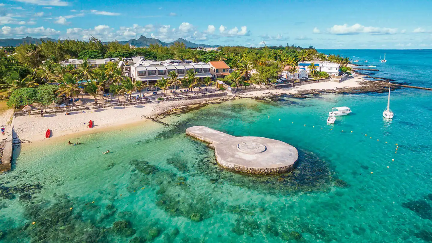 Le Peninsula Bay Beach Resort & Spa Strand