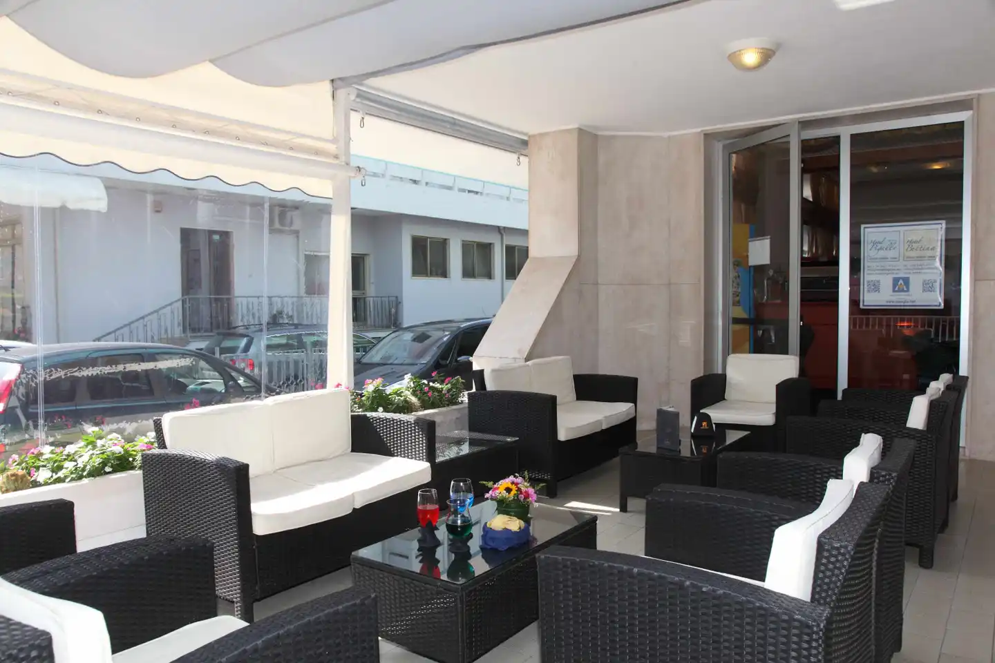 Bettina Lobby
