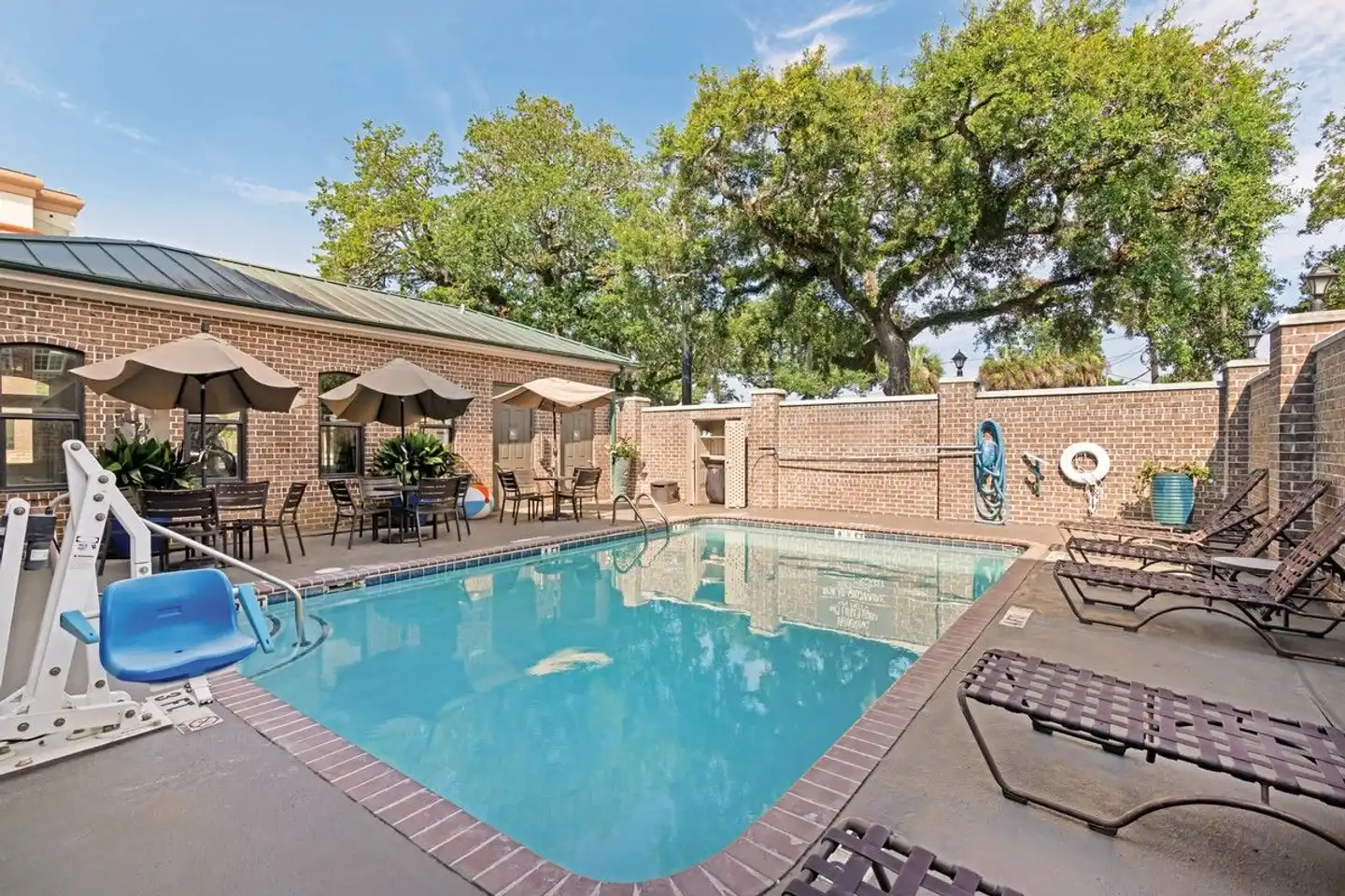 Best Western Plus Savanna Historic District Pool