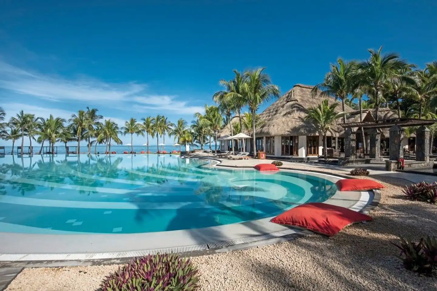 Dinarobin Beachcomber Hotel Golf & Spa Pool
