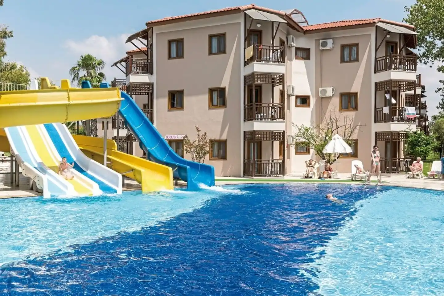 Cooee Serra Garden Pool
