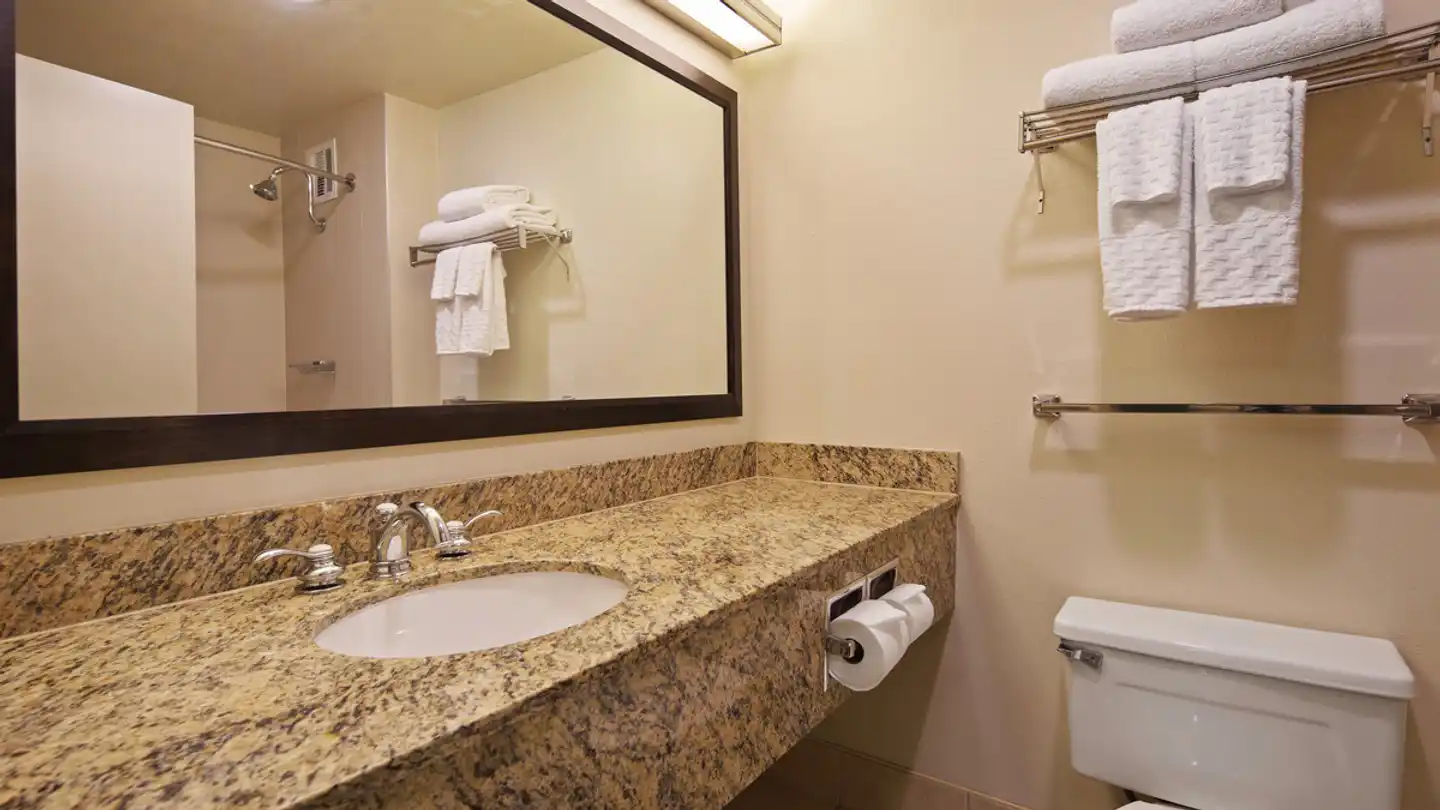 Best Western Plus Bayside Inn Badezimmer