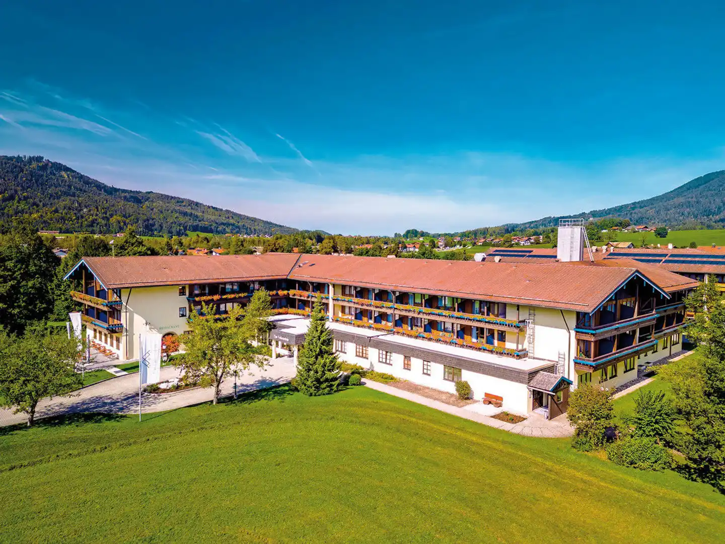 Das Wiesgauer - Alpenhotel Inzell Aussenansicht