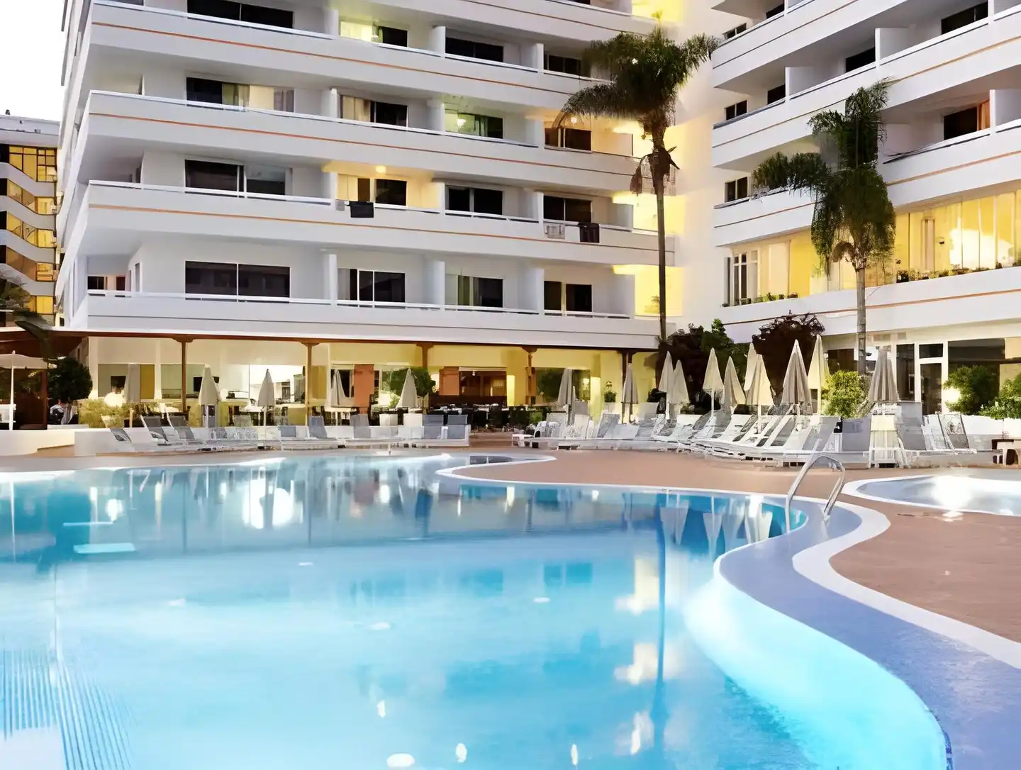 Coral Suites & Spa - Adults Only Pool