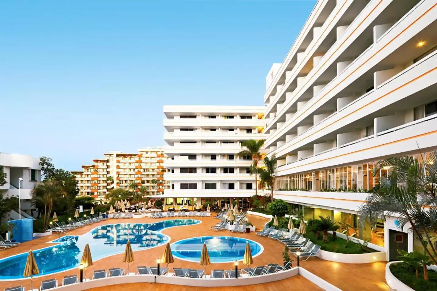 Coral Suites & Spa - Adults Only Aussenansicht