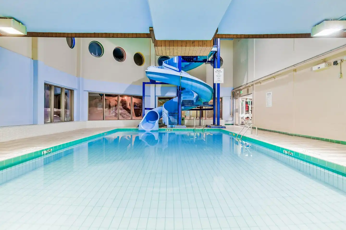Holiday Inn Sydney - Waterfront Pool