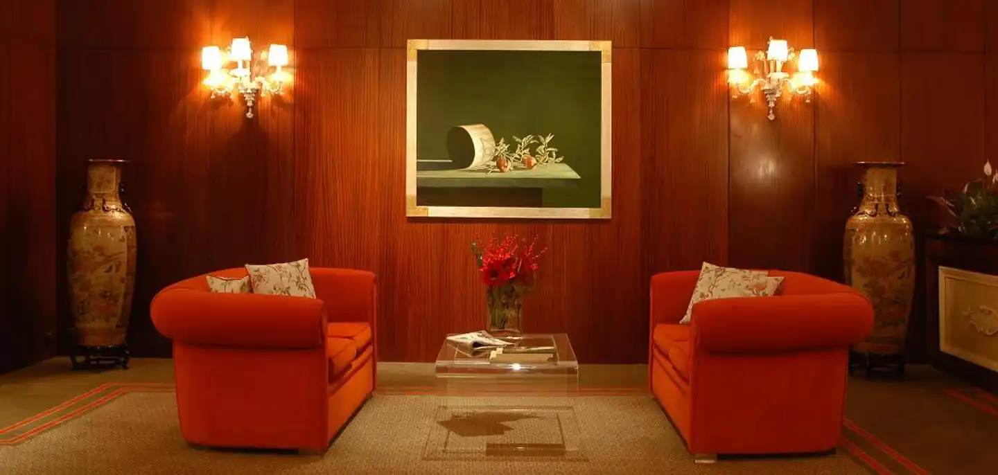De La Ville Lobby