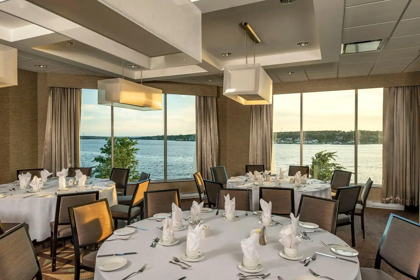 Holiday Inn Sydney - Waterfront Restaurant