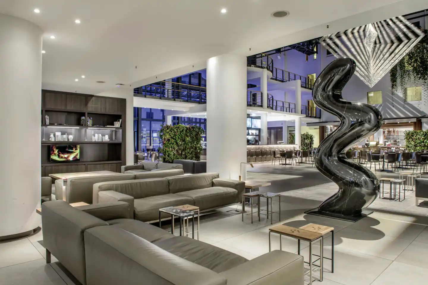 Estrel Berlin Lobby