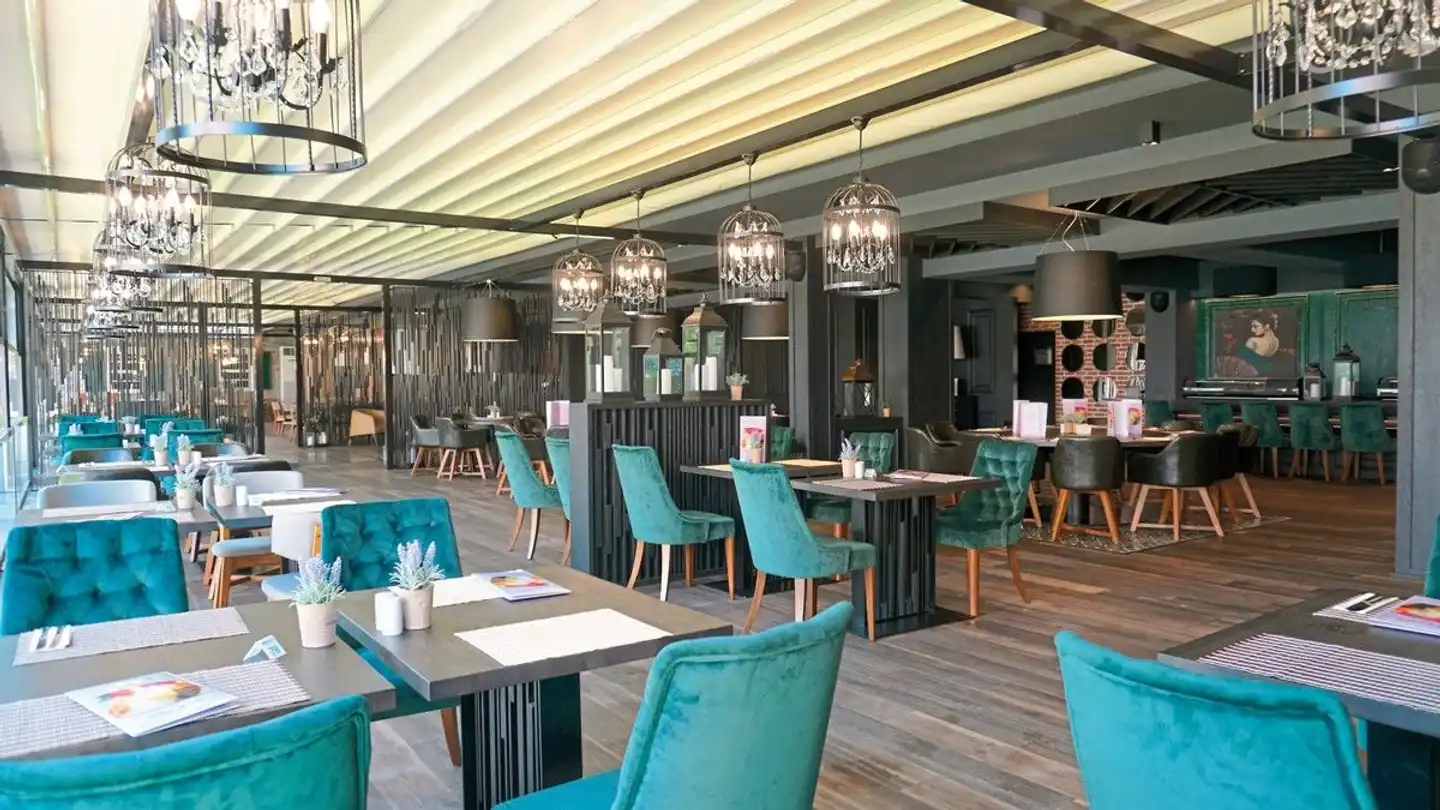 DIT Evrika Beach Club Hotel Restaurant