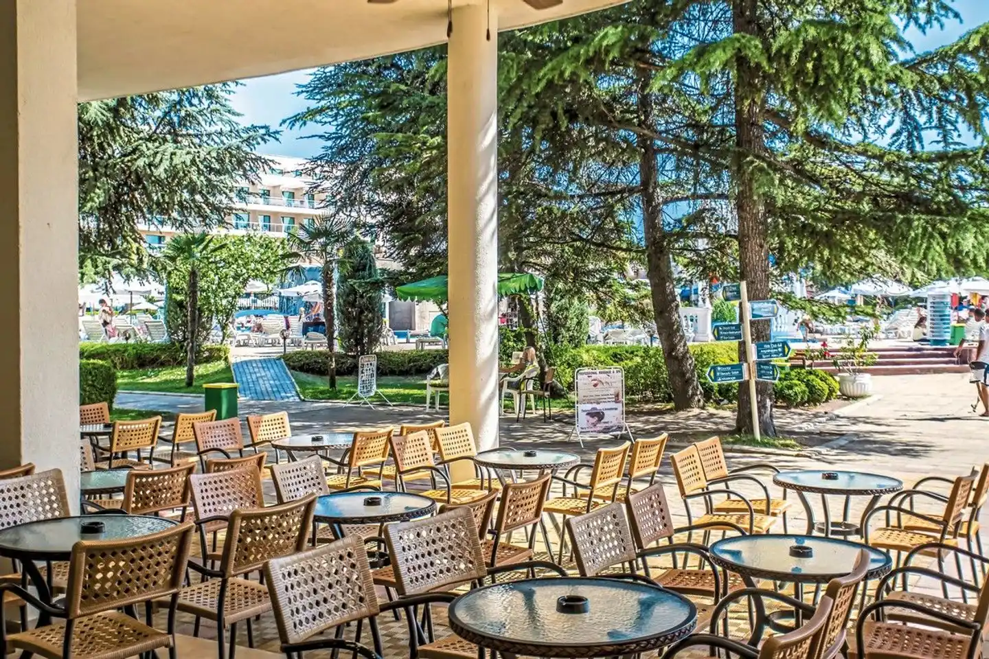 DIT Evrika Beach Club Hotel Terrasse