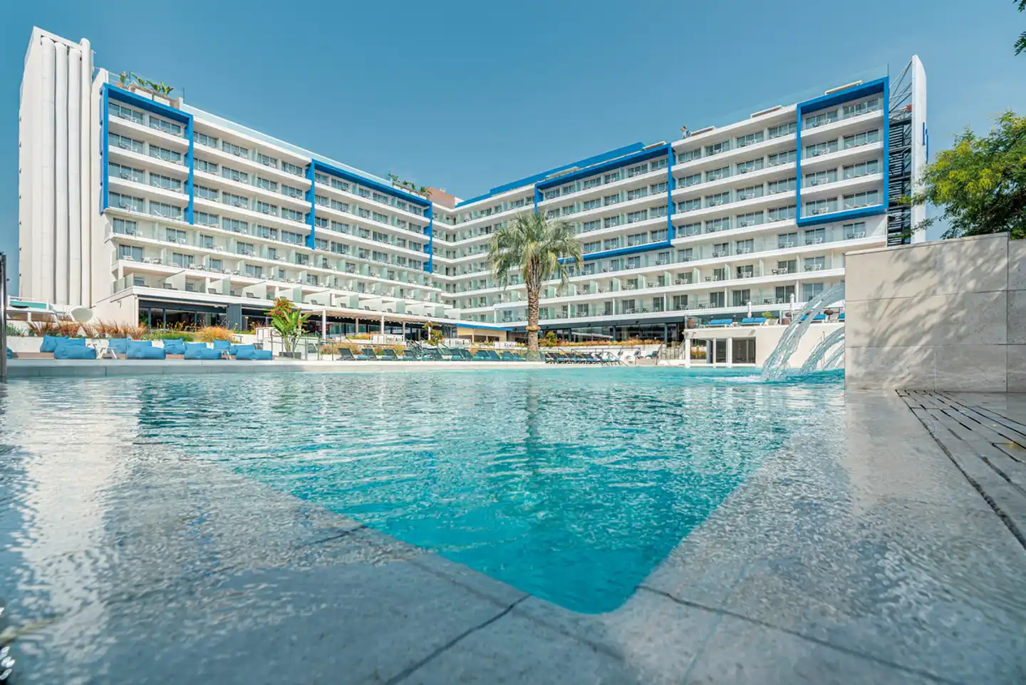 L'Azure Aussenansicht