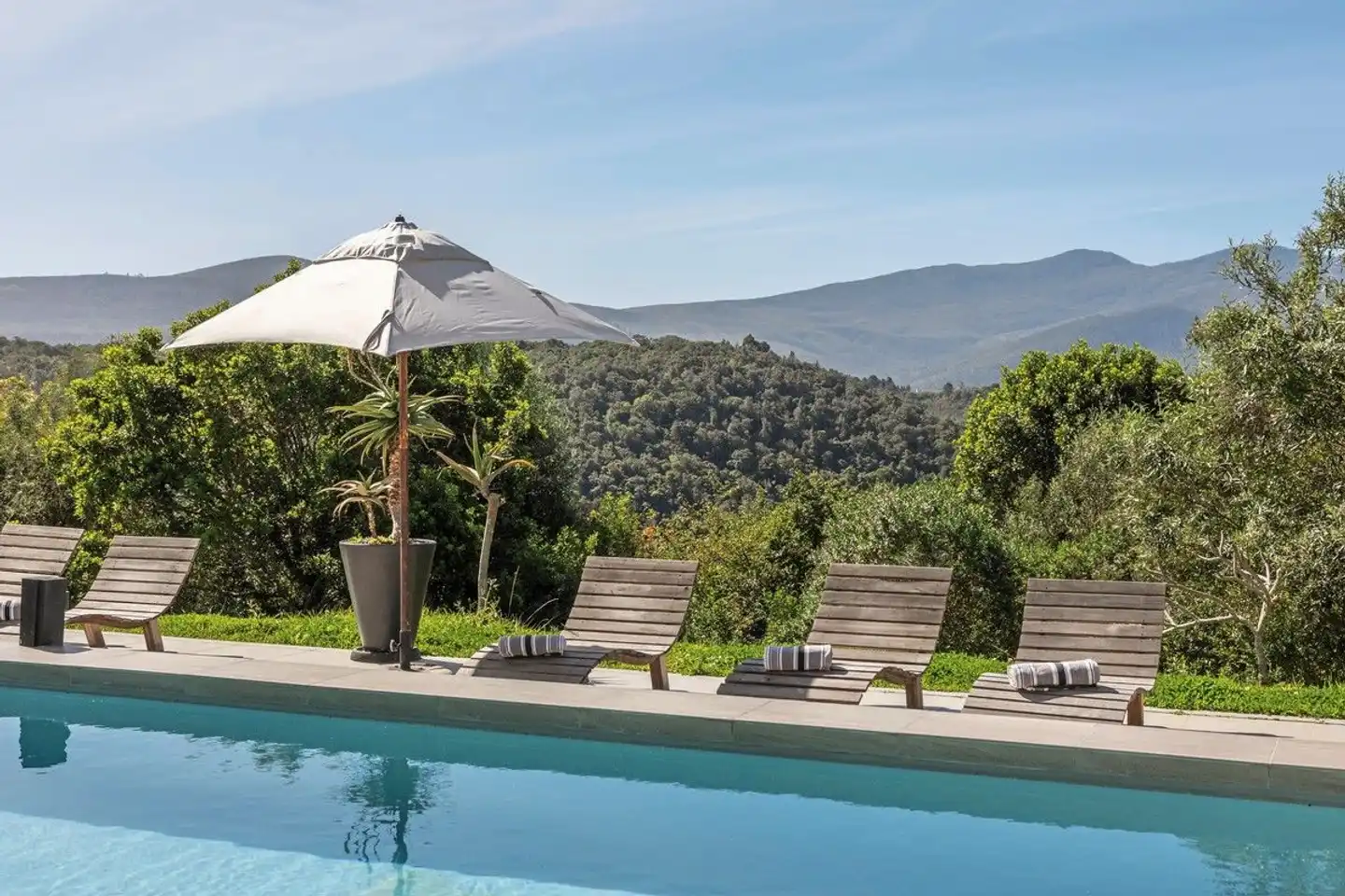 Hog Hollow Country Lodge Pool