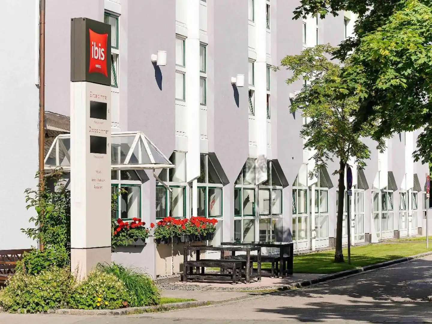 ibis Muenchen City Nord Hotel Aussenansicht