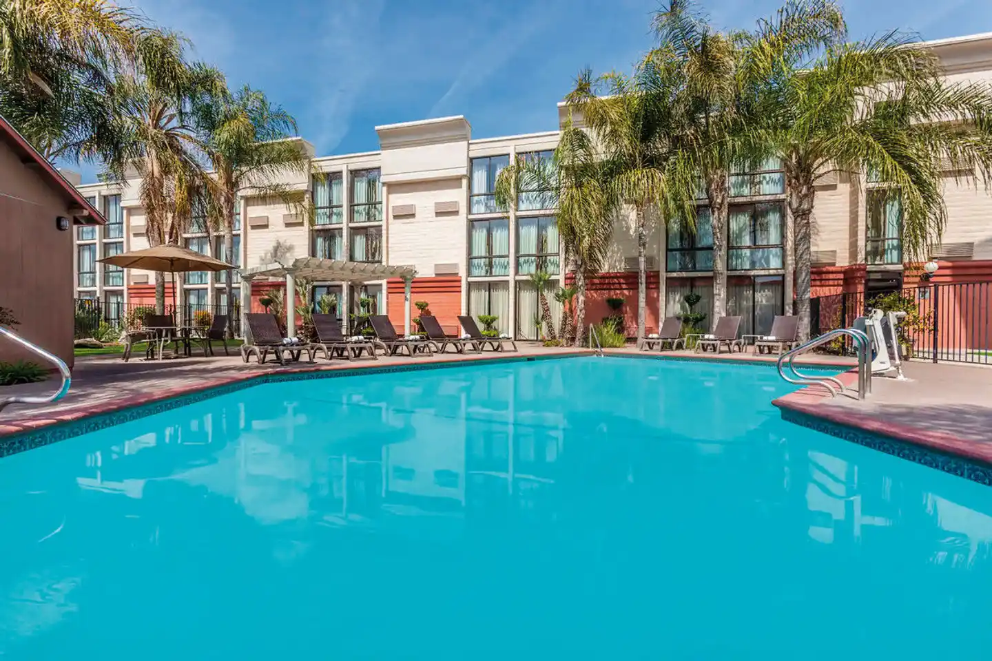 Wyndham Visalia Pool