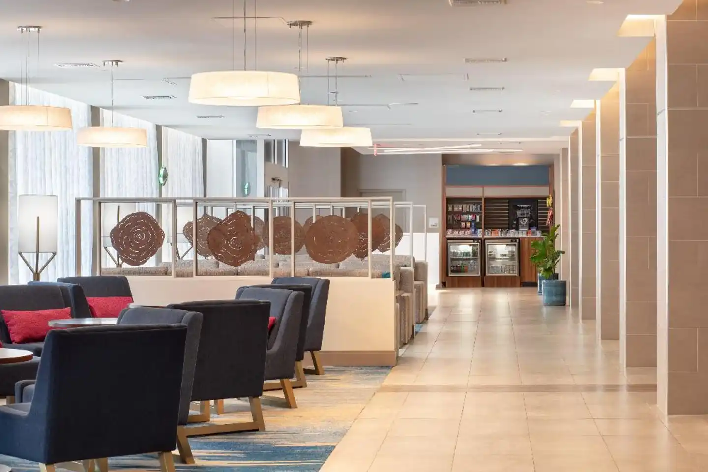 Holiday Inn Los Angeles International Airport Lobby